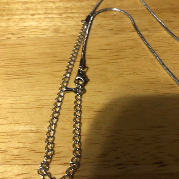 Womens cross necklace. New in box but no tags. 16 in chain with a 6 in extender - Picture 3 of 5